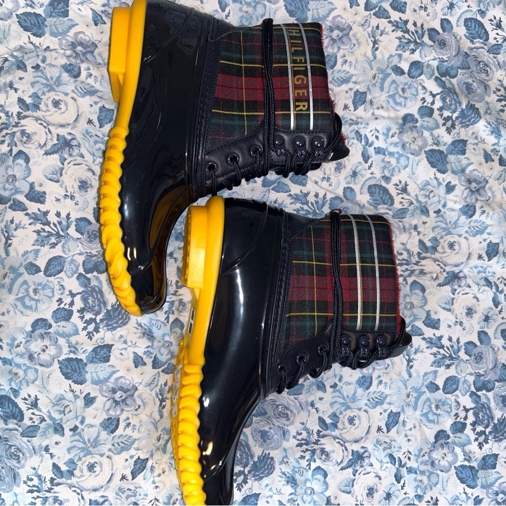 MUST GO! CLOSET CLEAN OUT! Tommy Hilfiger Rain Boots